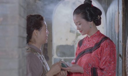 改編台灣現代女作家蕭麗紅小說的《桂花巷》《桂花巷》-左起陳淑芳、陸小芬（國家影視聽中心提供）